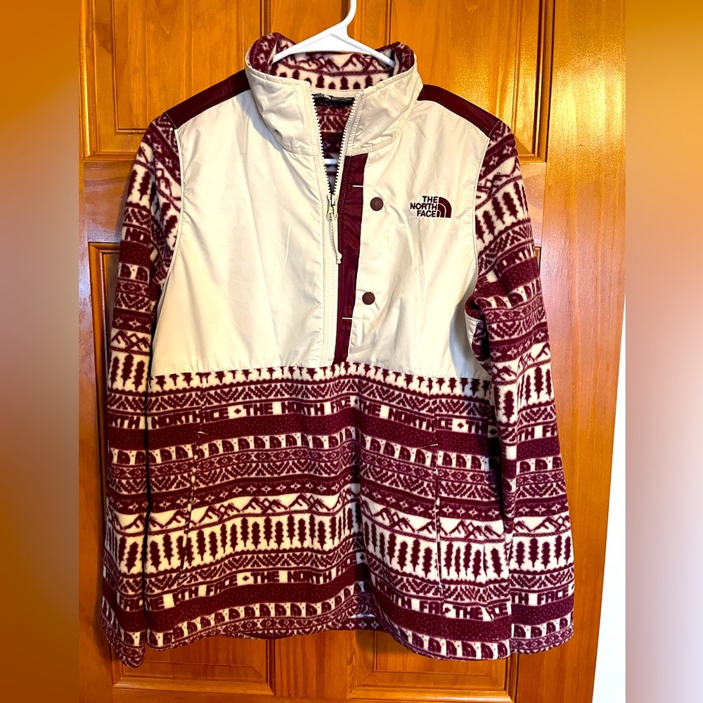 North Face Pullover - Medium